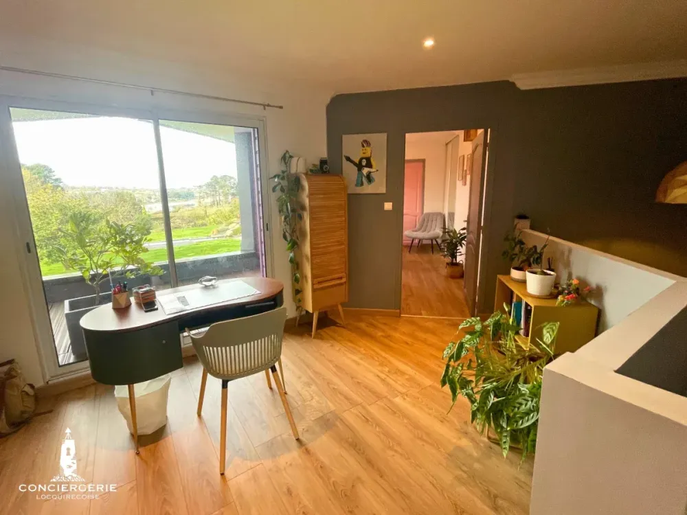 conciergerie-locquirecoise-location-vacances-locquirec-Palier-bureau-etage